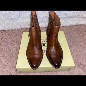 💕Auth💕 7.5 🍁Lucky Brand 🍁“LK-CALIX “ Style  Brown Polished Leather Boots!